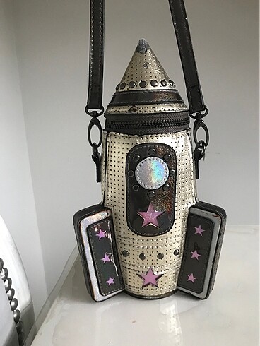 Accessorize roket çanta.