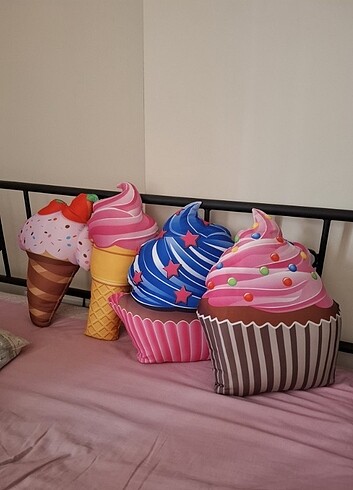 Walt Disney World Cupcake yastık
