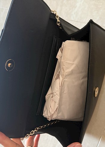 Zara Zincir Detaylı Siyah Deri Kadın Çanta