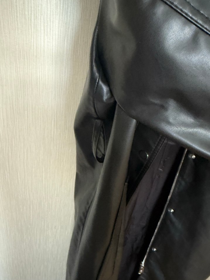 Düğmeli Siyah Deri Uzun Ceket - Görsel 4