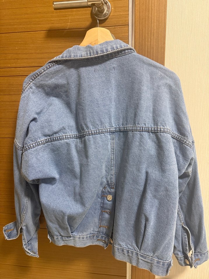 Düğmeli Geniş Kesim Kadın Kot Ceket - Görsel 2