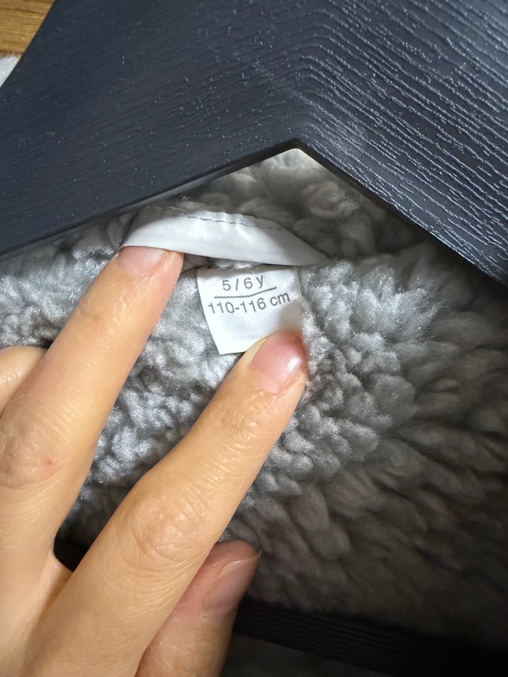 Gri Erkek Çocuk Kapüşonlu Kürklü Ceket - Görsel 3