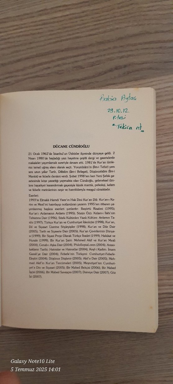 Hz. İnsan - Dücane Cündioğlu Kitabı - Görsel 3