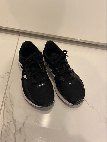 Adidas spor ayakkabı
