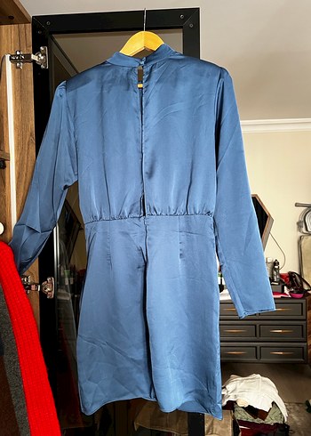 Sirt dekolteli mini gece elbisesi - Görsel 2