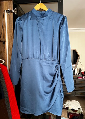 Sirt dekolteli mini gece elbisesi - Görsel 3