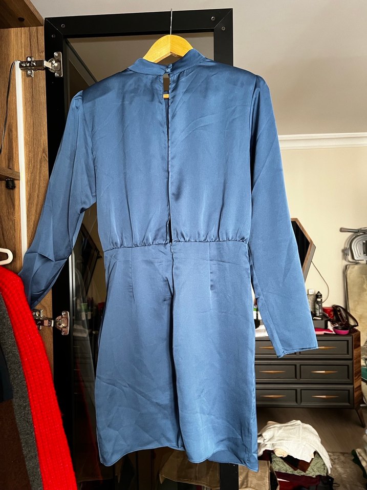 Sirt dekolteli mini gece elbisesi - Görsel 2