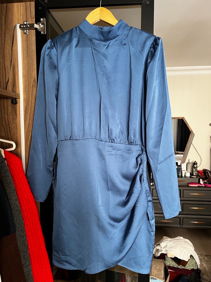 Sirt dekolteli mini gece elbisesi - Görsel 3