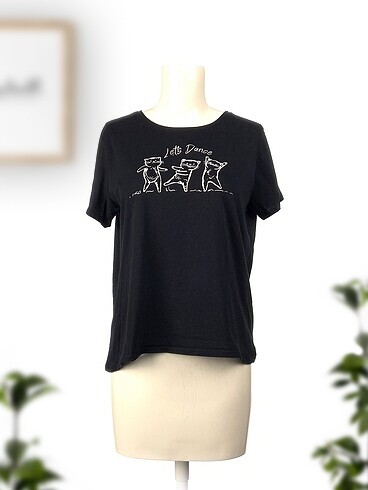 Mavi T-shirt %70 İndirimli.