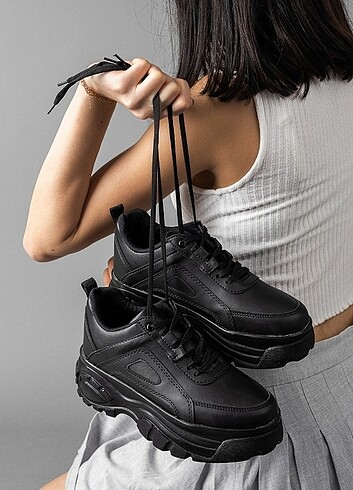 Siyah renk yüksek taban spor ayakkabı 