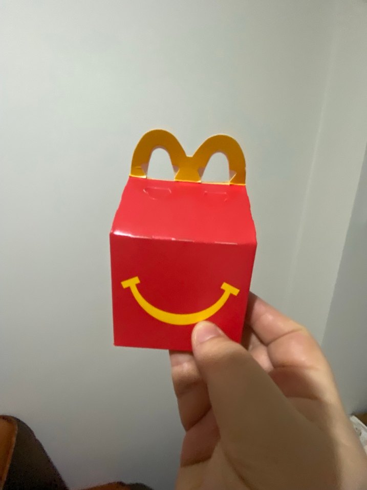 Renkli Kırmızı Aksiyon Figürü - Görsel 2