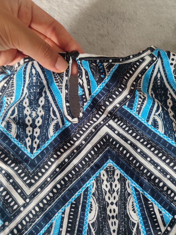 Geometrik Desenli Mavi Siyah Kolsuz Elbise — görsel 6/7