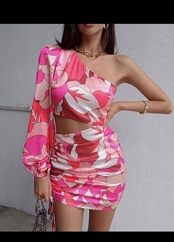Pembe elbise 