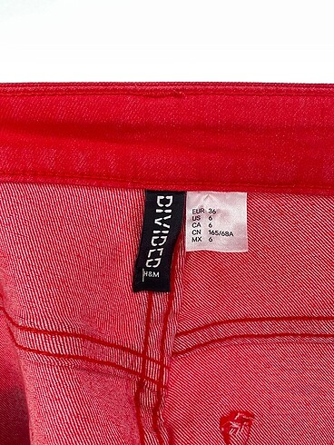 36 Beden kırmızı Renk H&M Jean / Kot %70 İndirimli.