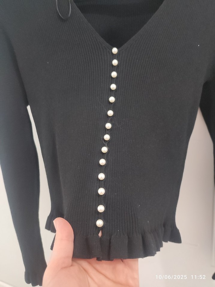 Zara Siyah Düğmeli V Yaka Triko Kadın Kazak - Görsel 2