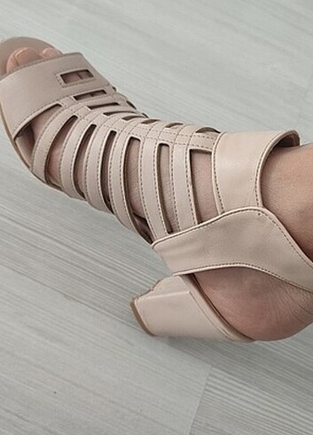 Yazlık ayakkabı topuklu sandalet
