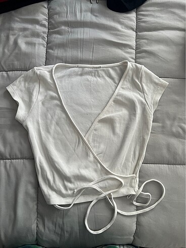 Bershka bağlamalı dekolte crop