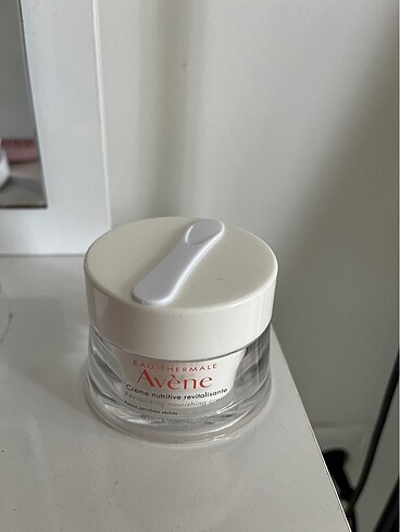 Avene yüz kremi