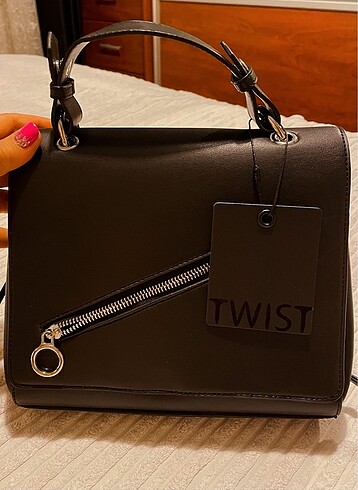Twist Fermuar Detaylı Siyah Çanta
