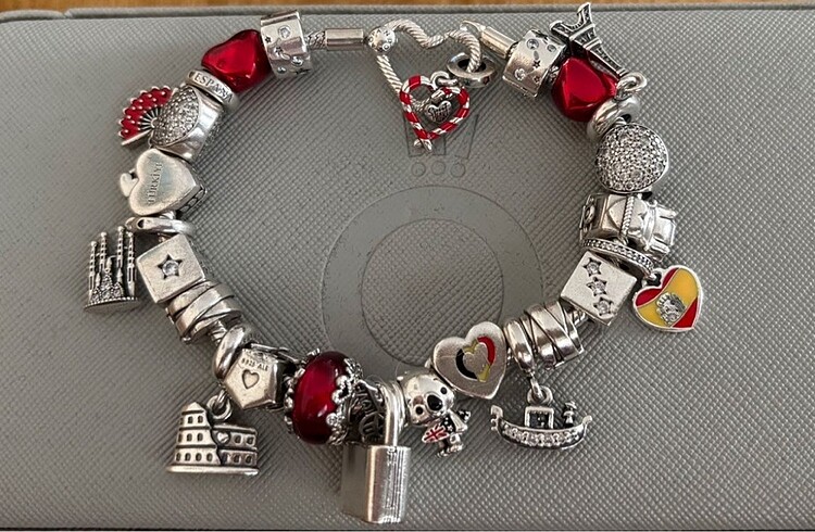Pandora İspanya Bayrağı Charm