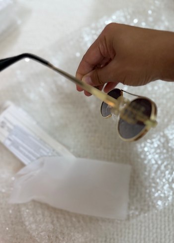 Miu Miu Gold Metal Çerçeveli Koyu Yuvarlak Gözlük