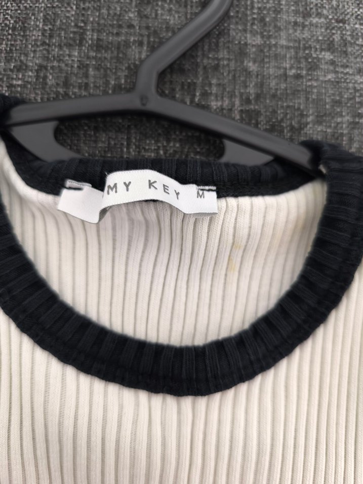 Beyaz Siyah Kenarlı Kadın Atlet - Görsel 5