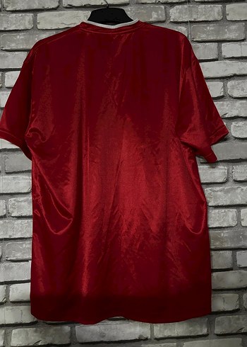 Kırmızı Düğmeli Basketbol Temalı Erkek Tişört - Görsel 4