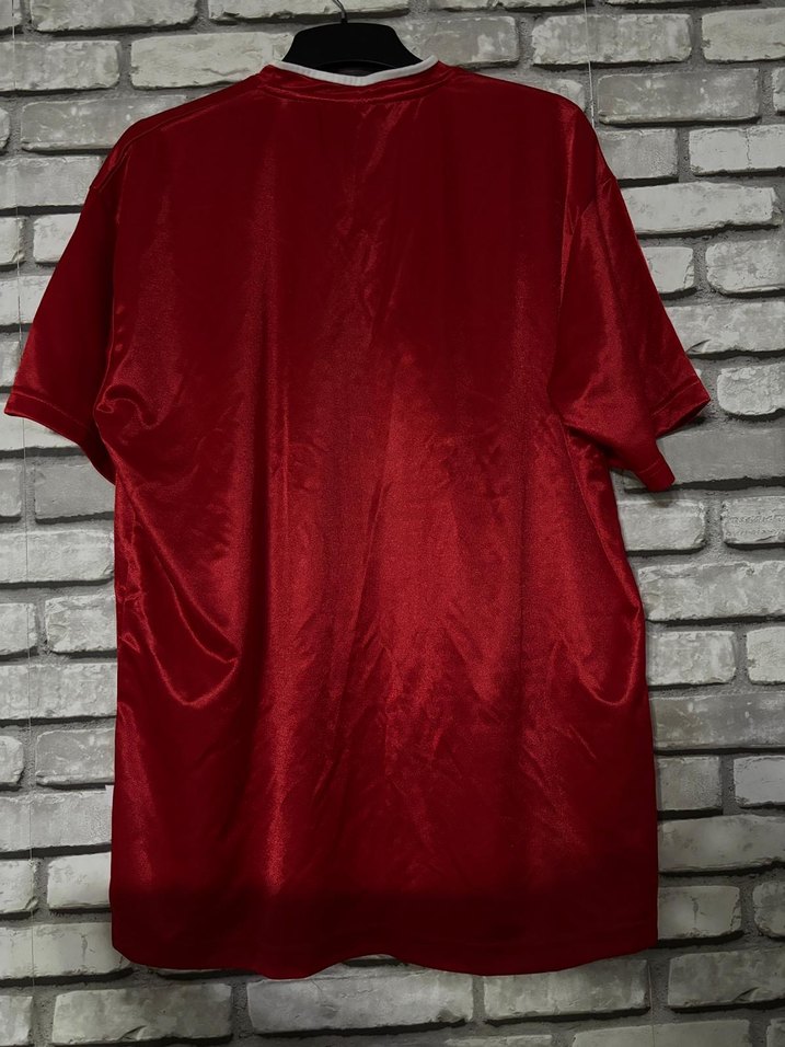 Kırmızı Düğmeli Basketbol Temalı Erkek Tişört - Görsel 4