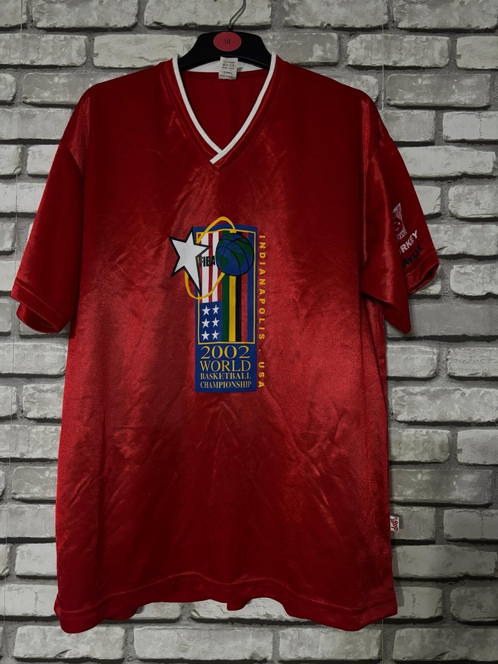 Kırmızı Düğmeli Basketbol Temalı Erkek Tişört - Görsel 5