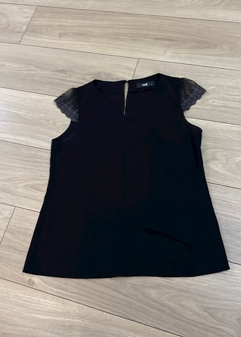 Adl marka Dantel Detaylı Siyah V Yaka Kısa Kollu Bluz - Görsel 2