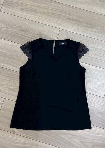 Adl marka Dantel Detaylı Siyah V Yaka Kısa Kollu Bluz - Görsel 5