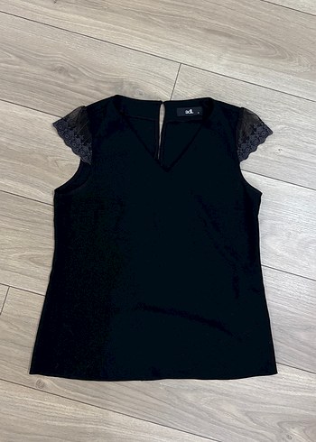 Adl marka Dantel Detaylı Siyah V Yaka Kısa Kollu Bluz - Görsel 7