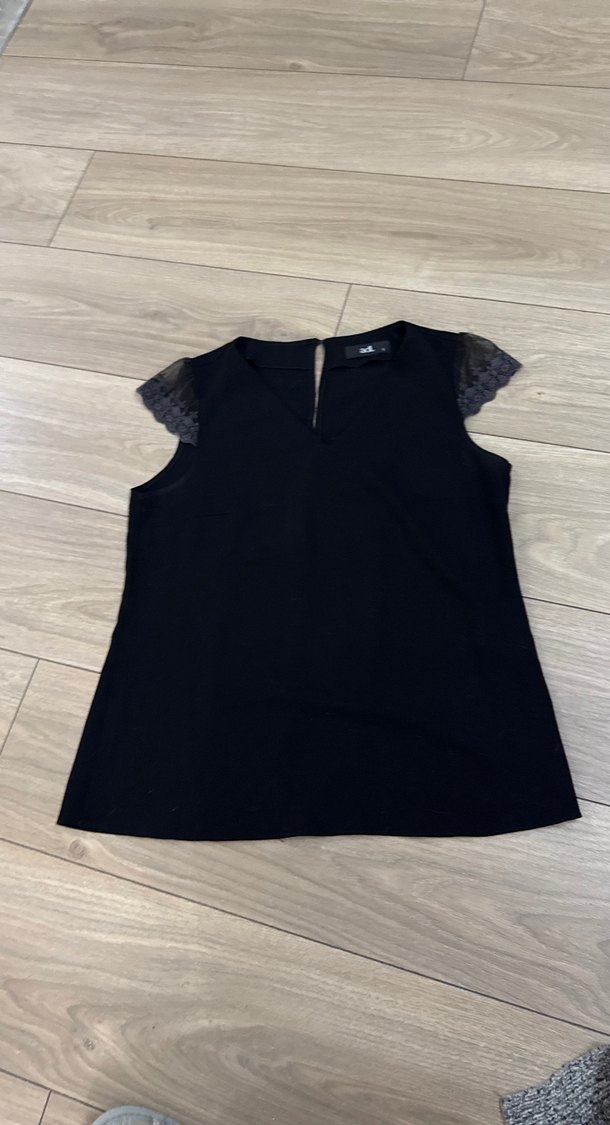 Adl marka Dantel Detaylı Siyah V Yaka Kısa Kollu Bluz - Görsel 2