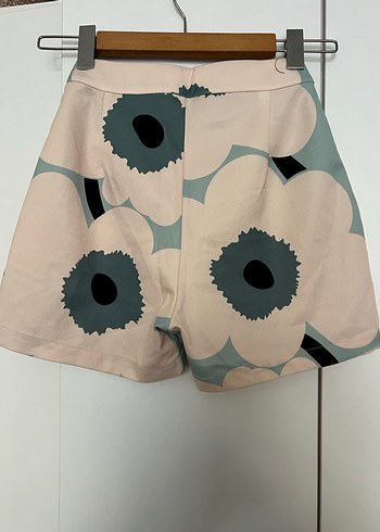 Düğmeli Baskılı Mini Şort - Görsel 2