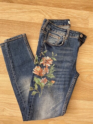 34 Beden mavi Renk Zara jean