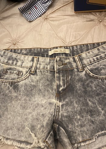Düğmeli Gri Batik Desenli Mini Denim Şort