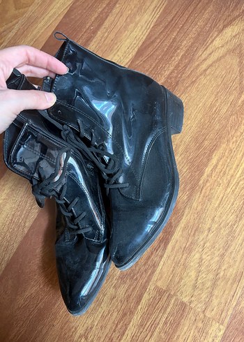 Siyah Rugan Tokalı Blok Topuklu Goth Bot - Görsel 2