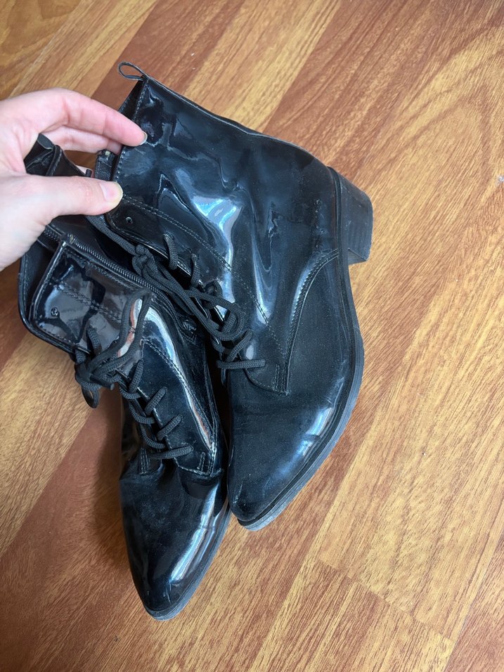 Siyah Rugan Tokalı Blok Topuklu Goth Bot - Görsel 2