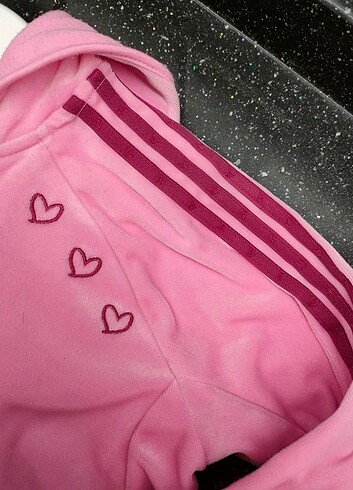 4 Yaş Beden Adidas Kalpli Kapüşonlu Sweatshirt 