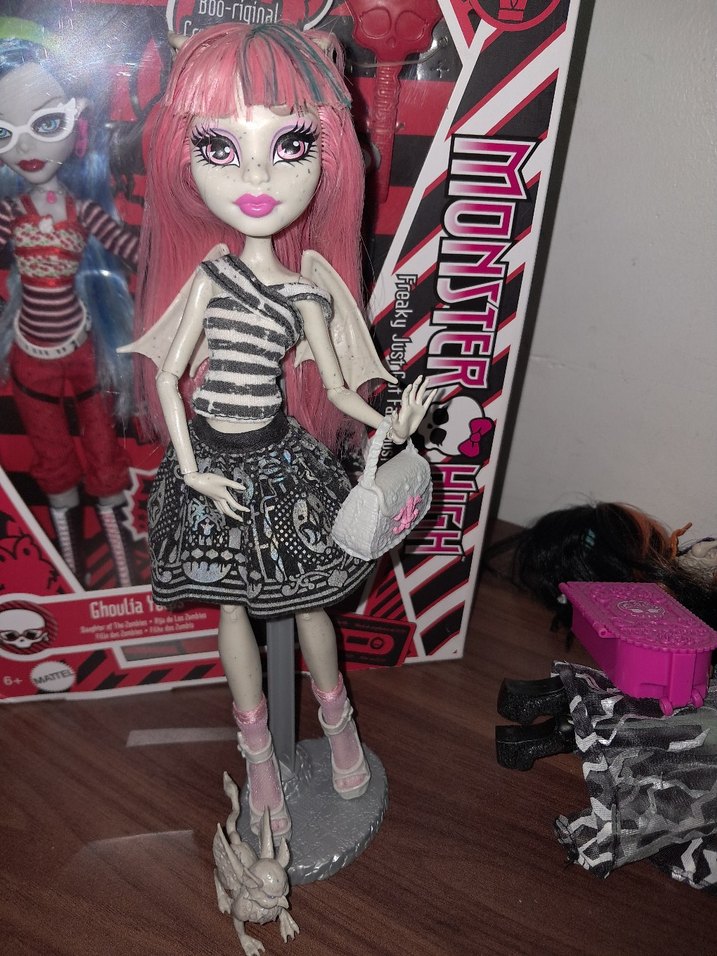 rochelle goyle - Görsel 2