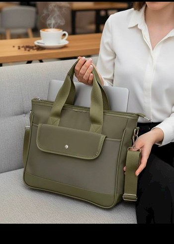 Siyah Parlak Deri Fermuarlı Kadın Çanta - Görsel 2