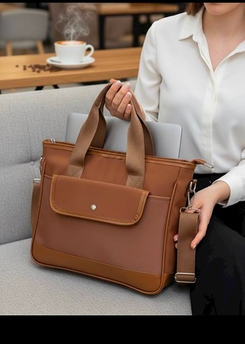 Siyah Parlak Deri Fermuarlı Kadın Çanta - Görsel 3