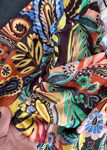 Zara Zara saten Renkli Bohem V Yaka Desenli Mini Bluz