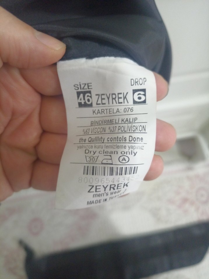 Siyah Düğmeli Klasik Kesim Yelek - Görsel 5