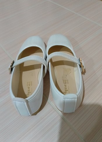 Kız Çocuk Beyaz Tokalı Düz Özel Ayakkabı - Görsel 4