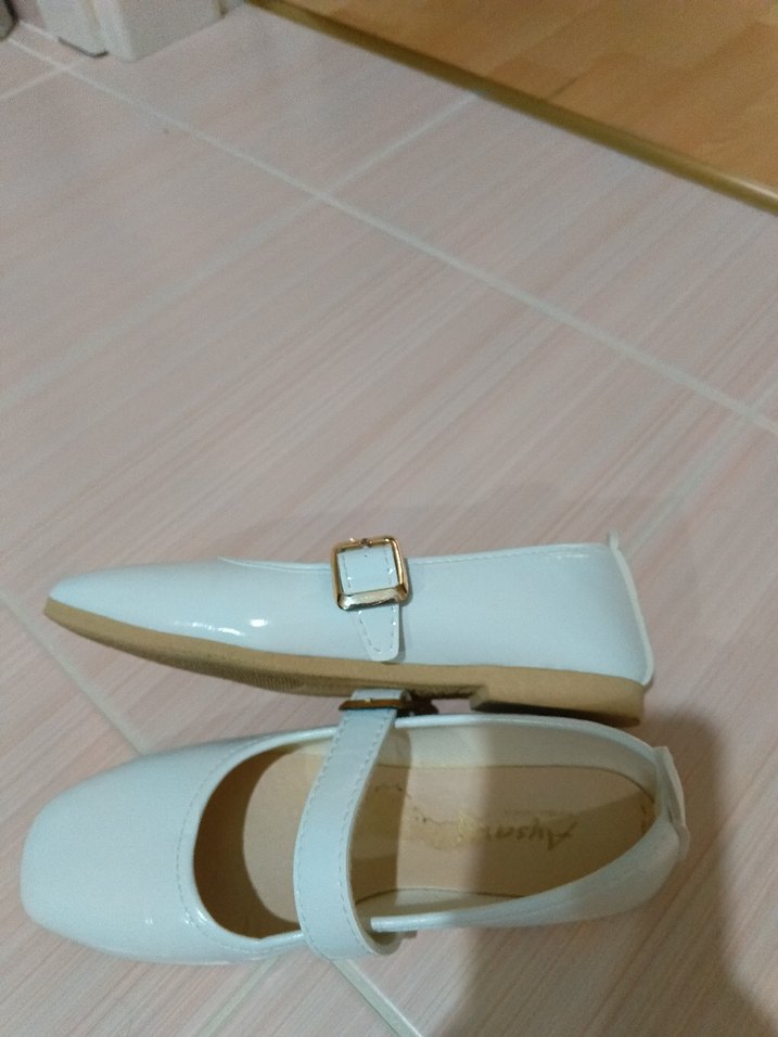 Kız Çocuk Beyaz Tokalı Düz Özel Ayakkabı - Görsel 3