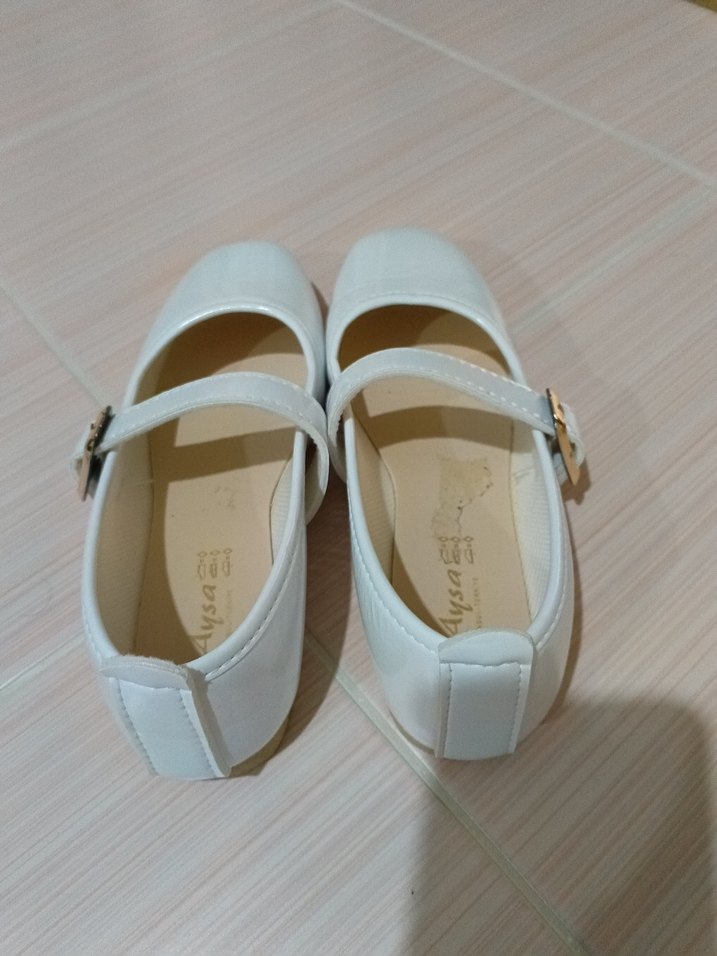 Kız Çocuk Beyaz Tokalı Düz Özel Ayakkabı - Görsel 4