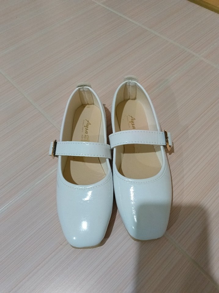 Kız Çocuk Beyaz Tokalı Düz Özel Ayakkabı - Görsel 2