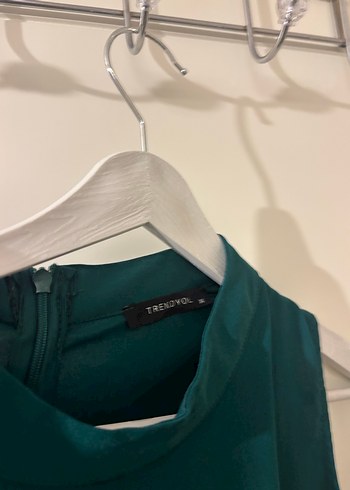 Kolsuz Yüksek Yakalı Yeşil Uzun Elbise - Görsel 2