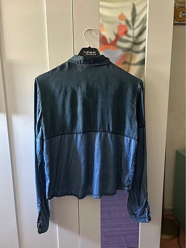 26 Beden Bershka Jean görünümlü gömlek